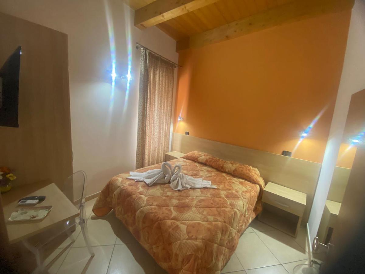 Mandanici :Borgo Marsalini Hotell Barcellona-Pozzo di Gotto Exteriör bild