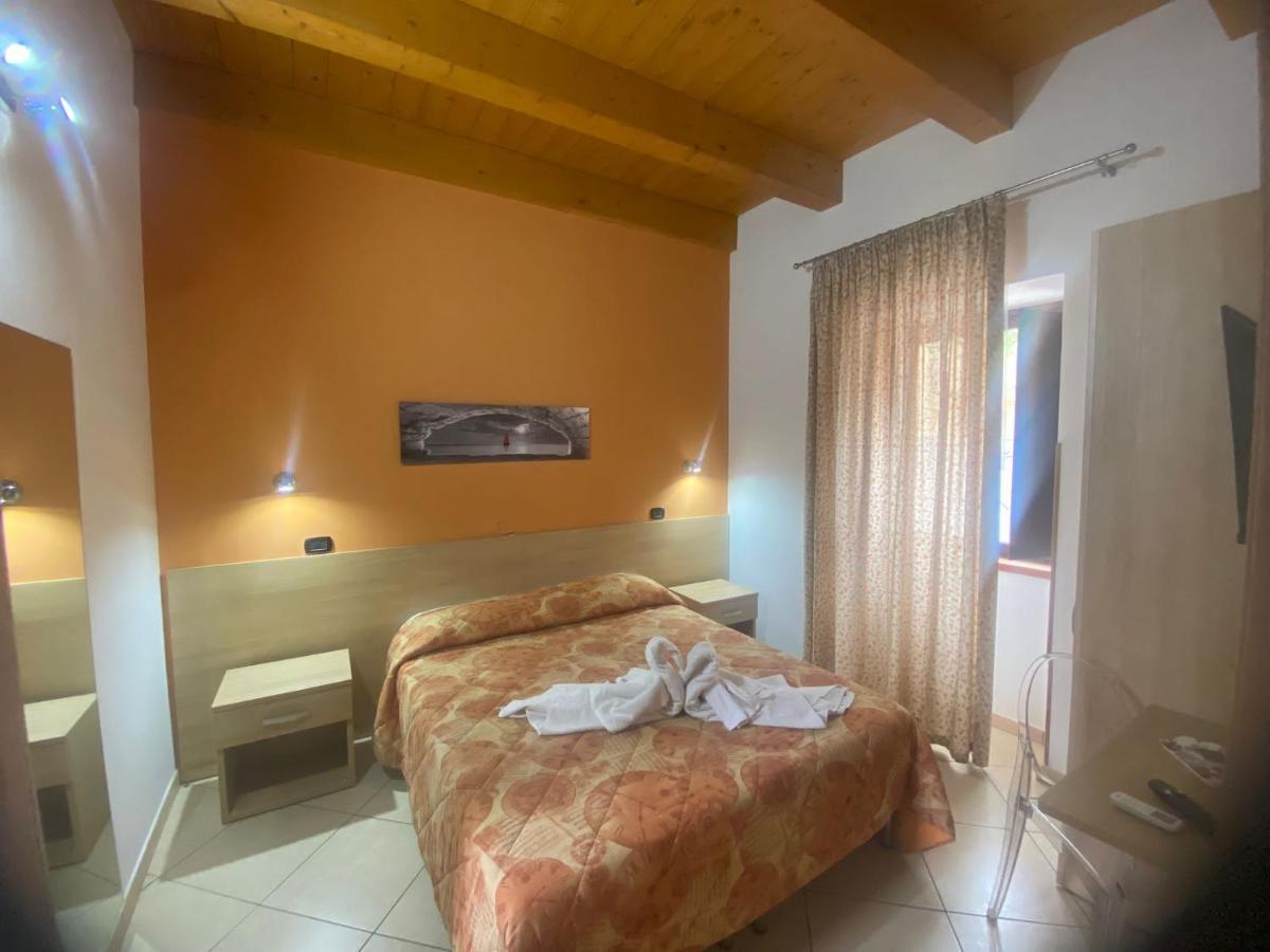 Mandanici :Borgo Marsalini Hotell Barcellona-Pozzo di Gotto Exteriör bild