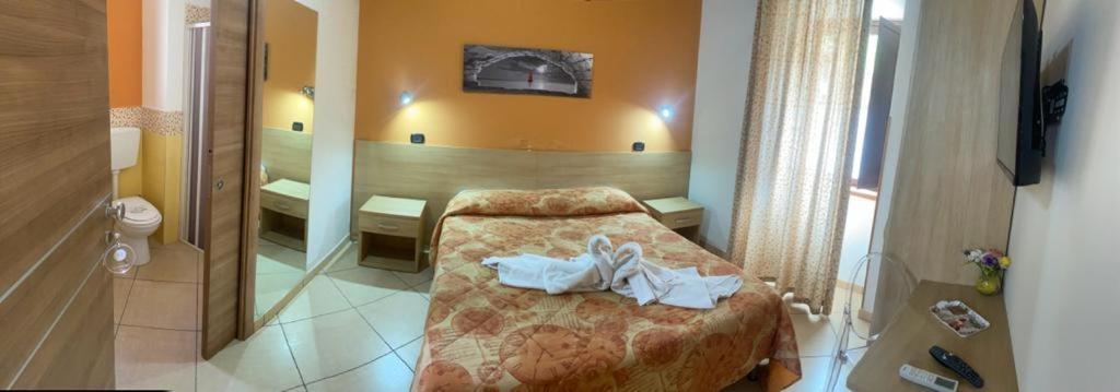Mandanici :Borgo Marsalini Hotell Barcellona-Pozzo di Gotto Exteriör bild